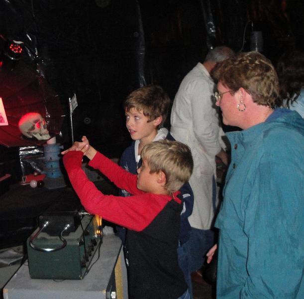 More Theremin Players.jpg